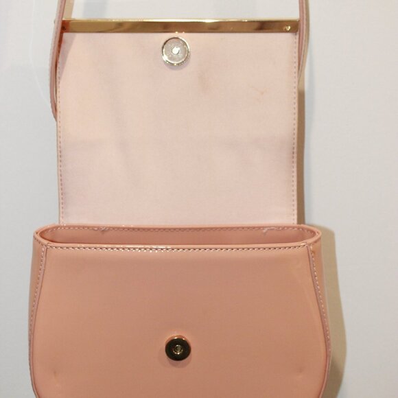 ✨ Lovely Shoulder Strap G by Guess Purse ✨ - Picture 8 of 8